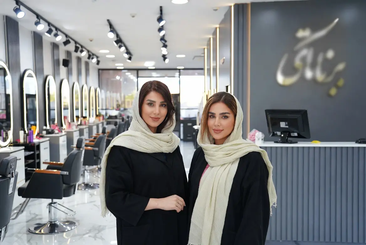 pantea-saloon-customers-1