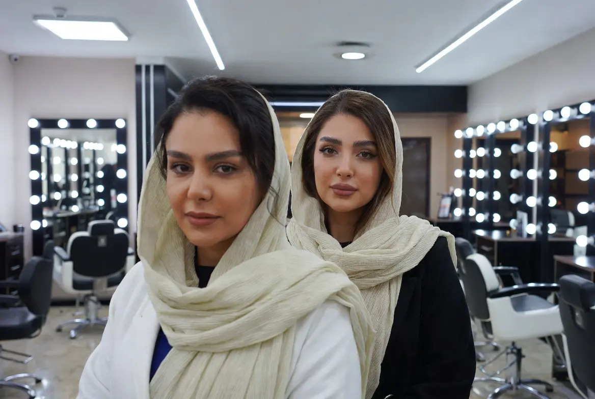 pantea-saloon-customers-2