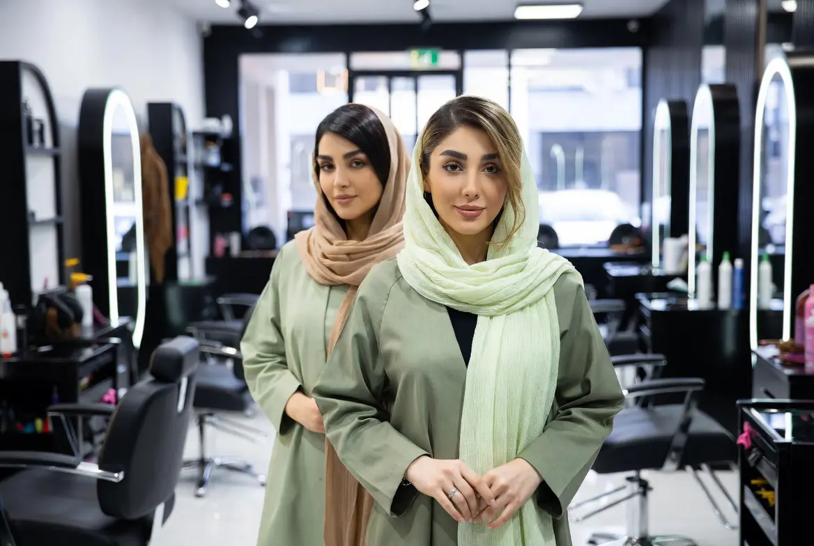 pantea-saloon-customers-3