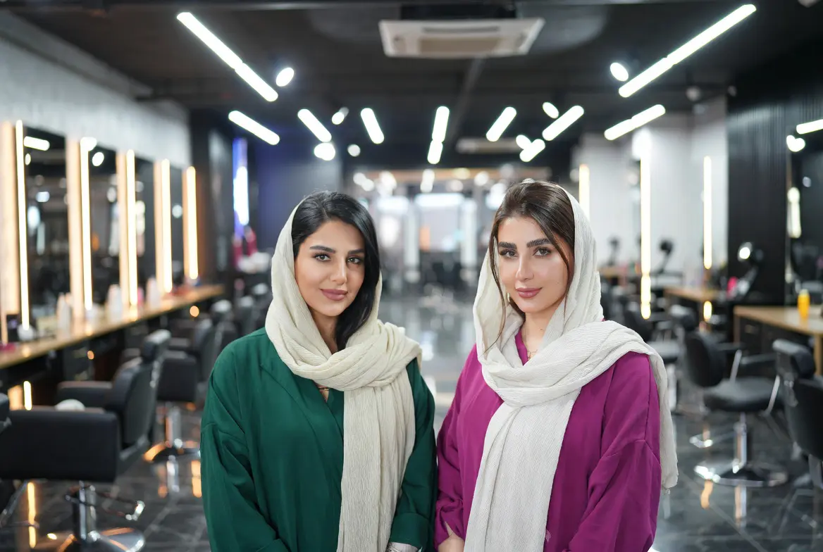 pantea-saloon-customers-4